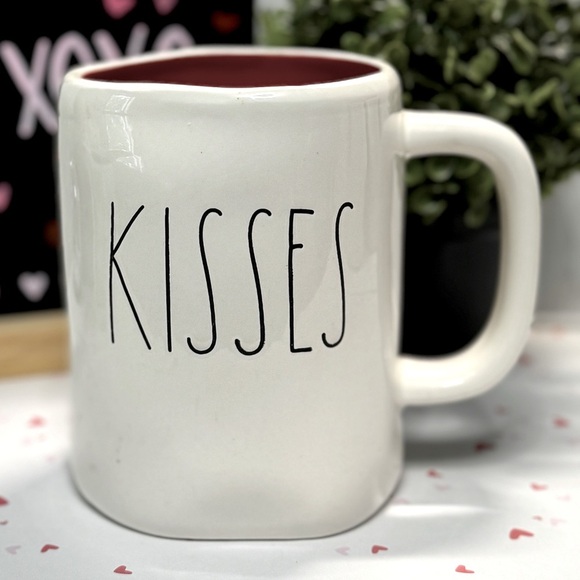 Rae Dunn “KISSES” mug - Picture 1 of 3